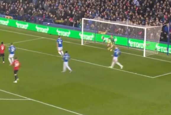 Dünyayı ayağa kaldıran vuruş! Manchester United'ın yıldızı Garnacho yılın golünü attı