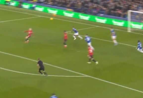 Dünyayı ayağa kaldıran vuruş! Manchester United'ın yıldızı Garnacho yılın golünü attı