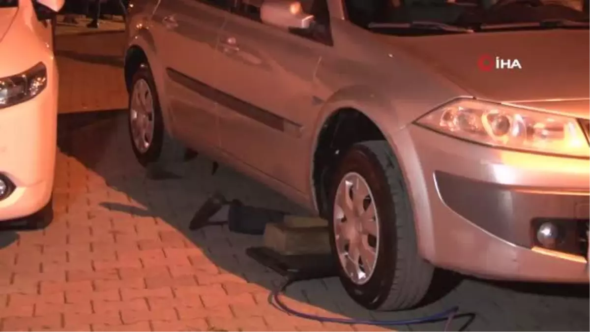 El frenini çekmeyi unuttuğu aracının altında kalarak can verdi