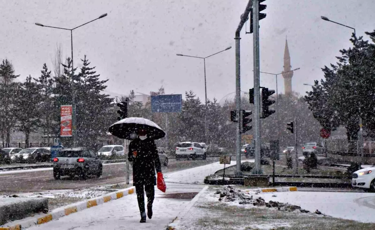 Erzurum\'da Fırtına Sonrası Yoğun Kar Yağışı