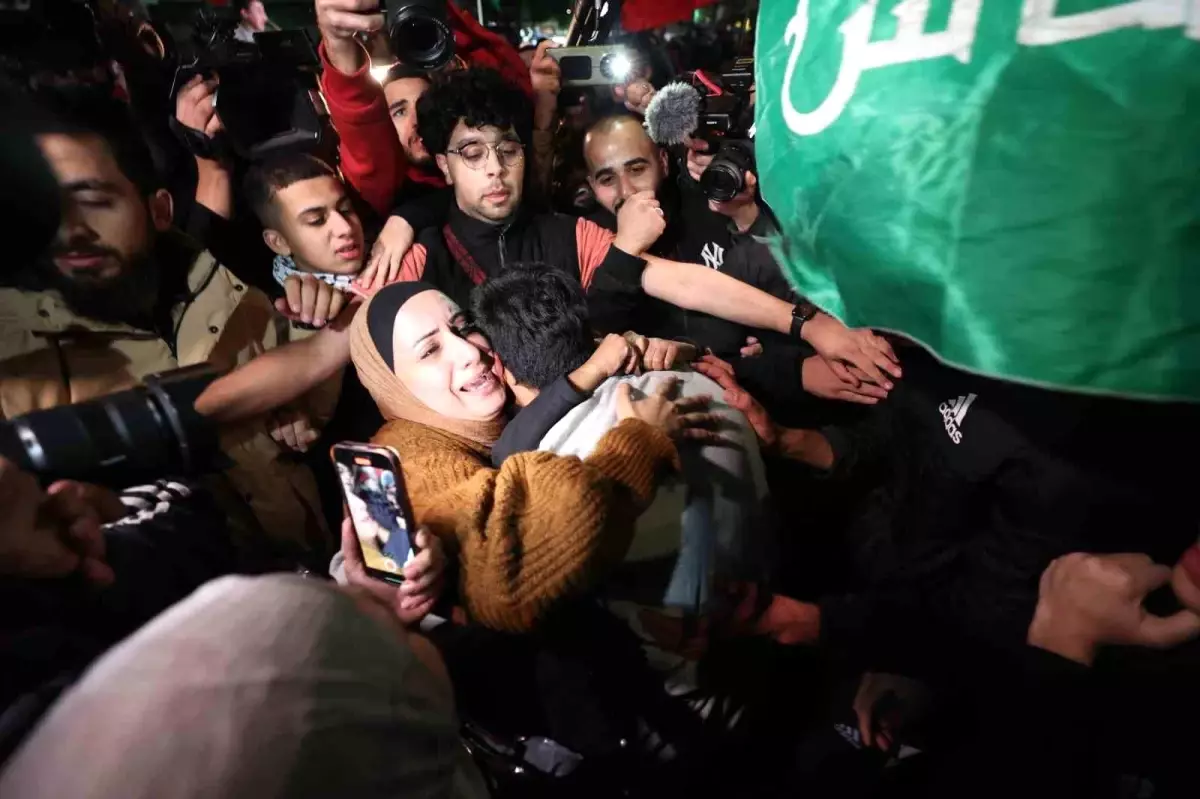 Katar Dışişleri Bakanlığı Sözcüsü Majed el-Ansari, arabuluculuk çalışmaları kapsamında Gazze Şeridi\'ndeki insani aranın 2 gün daha uzatılması...