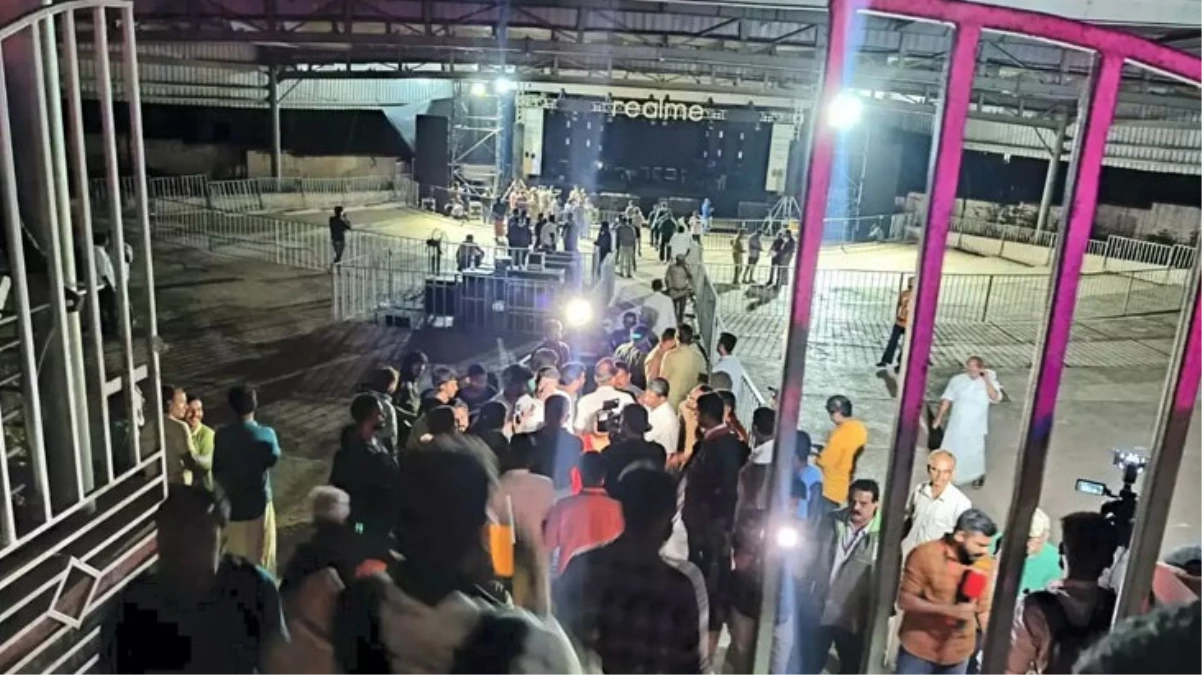 Hindistan\'da üniversitedeki müzik festivali faciaya döndü: 4 ölü, 60\'dan fazla yaralı