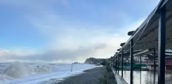 Kastamonu'da Fırtına Sonucu Deniz Suyu Yükseldi