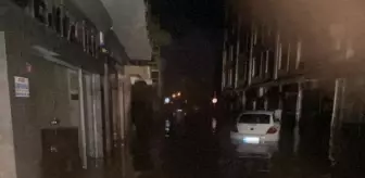 İskenderun'da sağanak ve fırtına sonucu su baskınları yaşandı