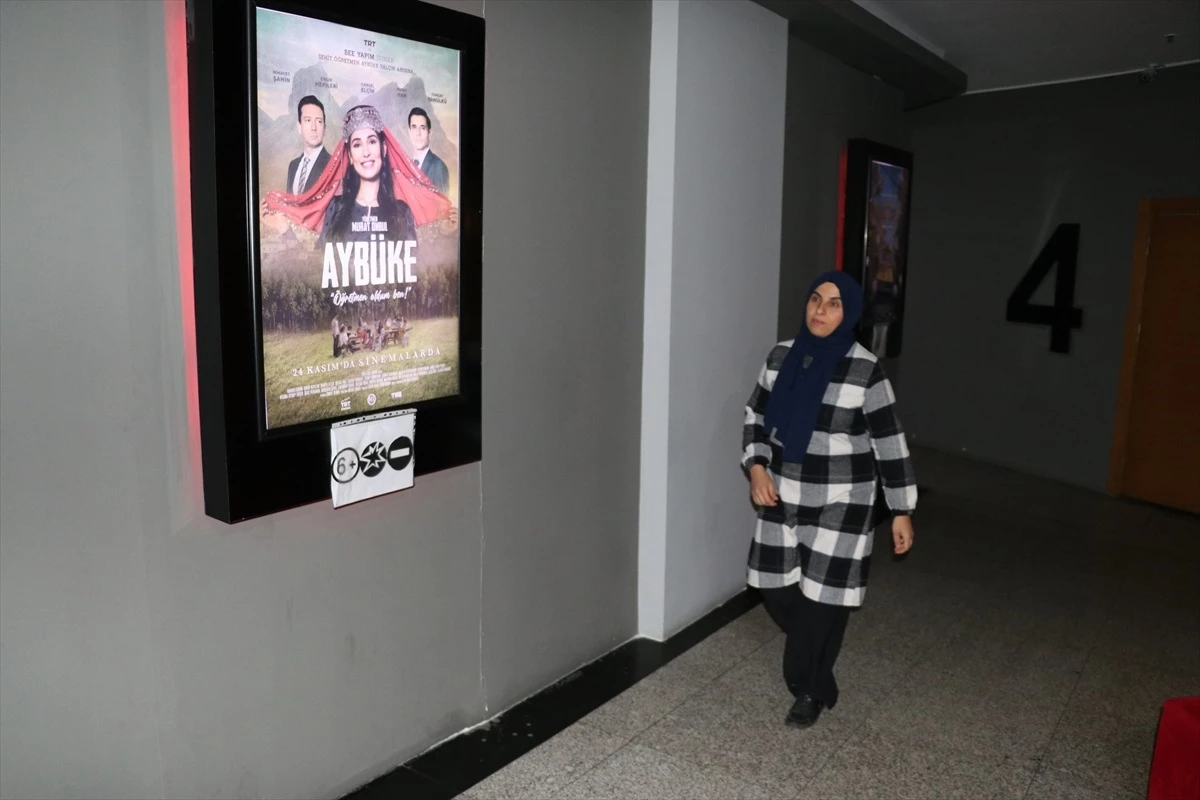 Karabük\'te vatandaşlar "Aybüke; Öğretmen Oldum Ben!" filmini izledi