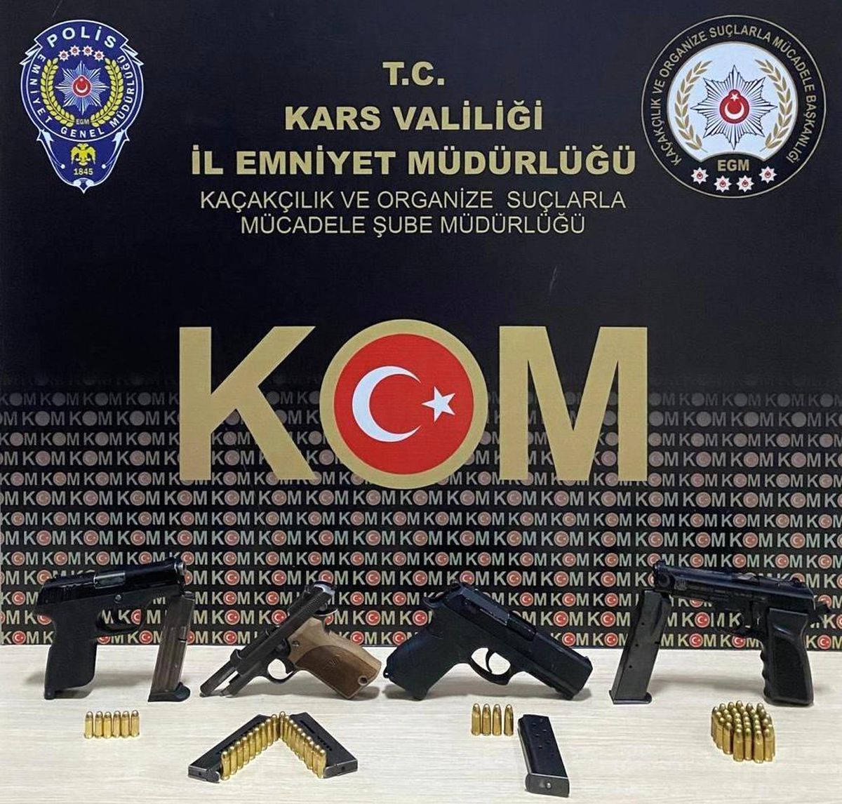 Kars\'ta 6 Ruhsatsız Silah Ele Geçirildi