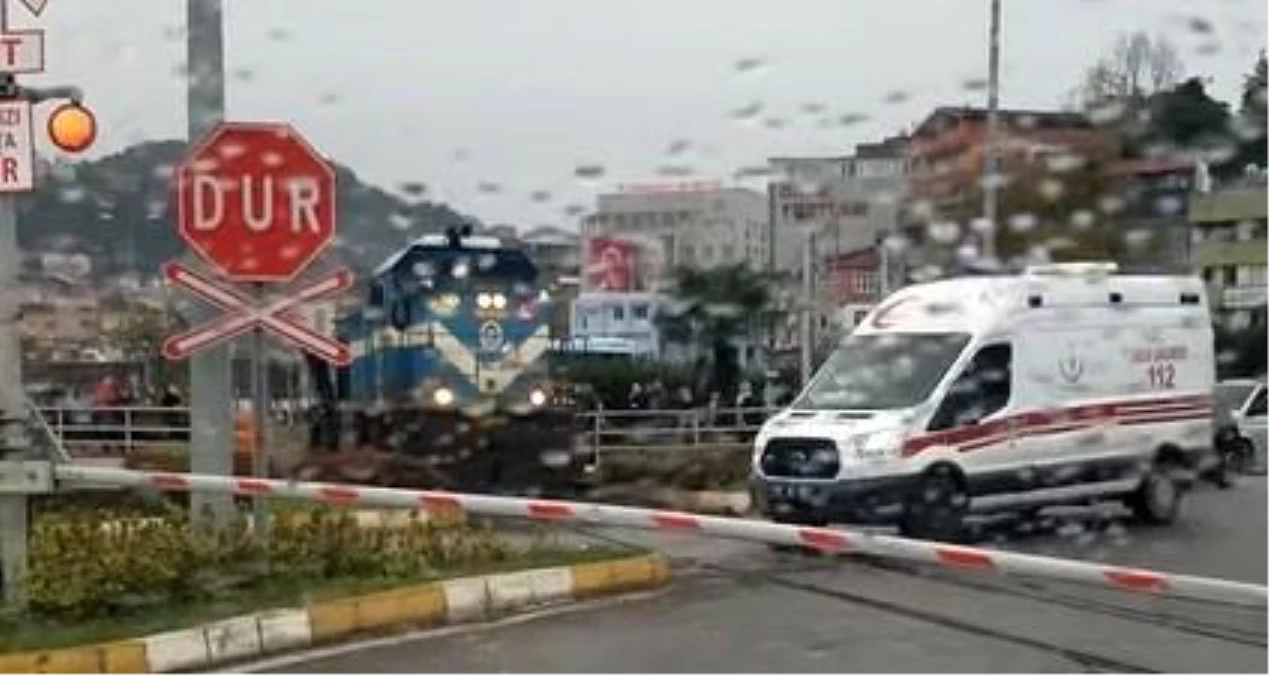 Zonguldak\'ta Makinist Ambulansa Yol Verdi