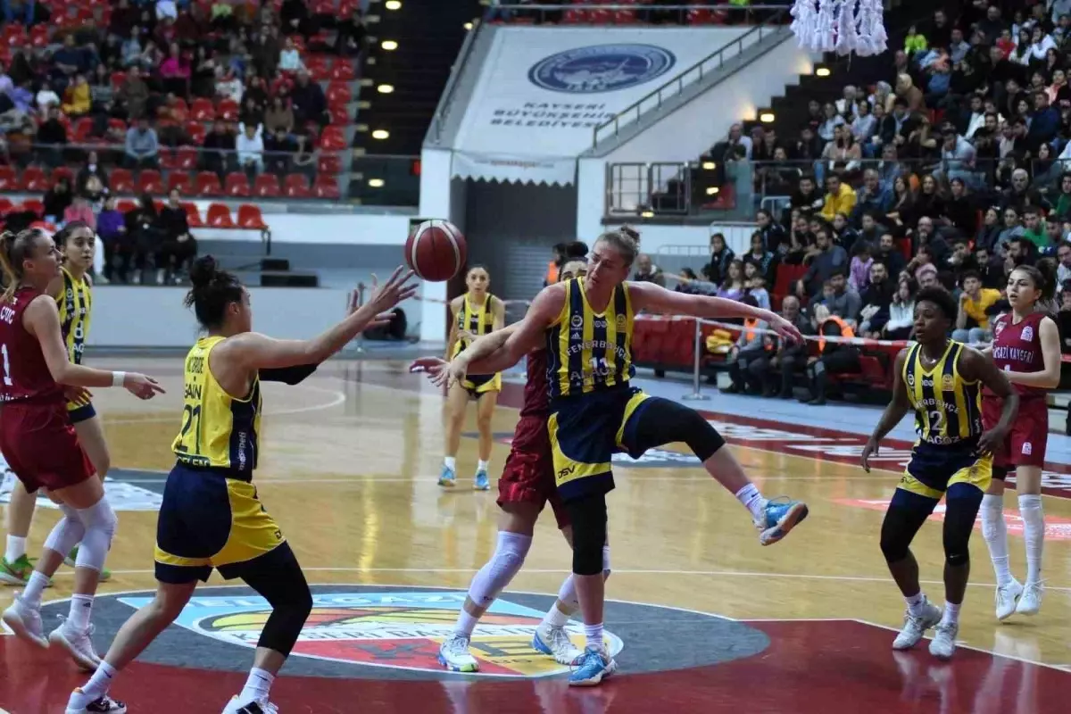 Melikgazi Kayseri Basketbol, lider Fenerbahçe\'ye mağlup oldu