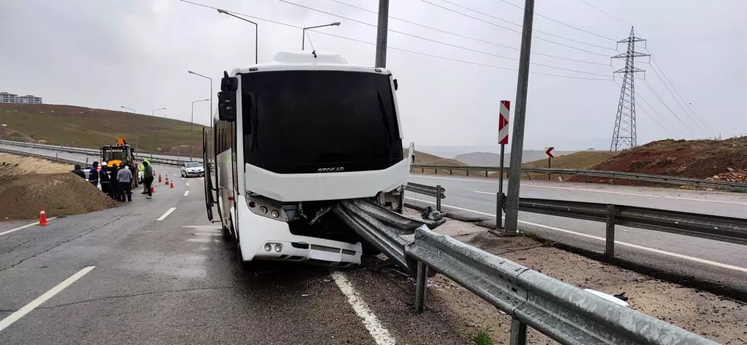 Siirt\'te polis otobüsü kaza yaptı