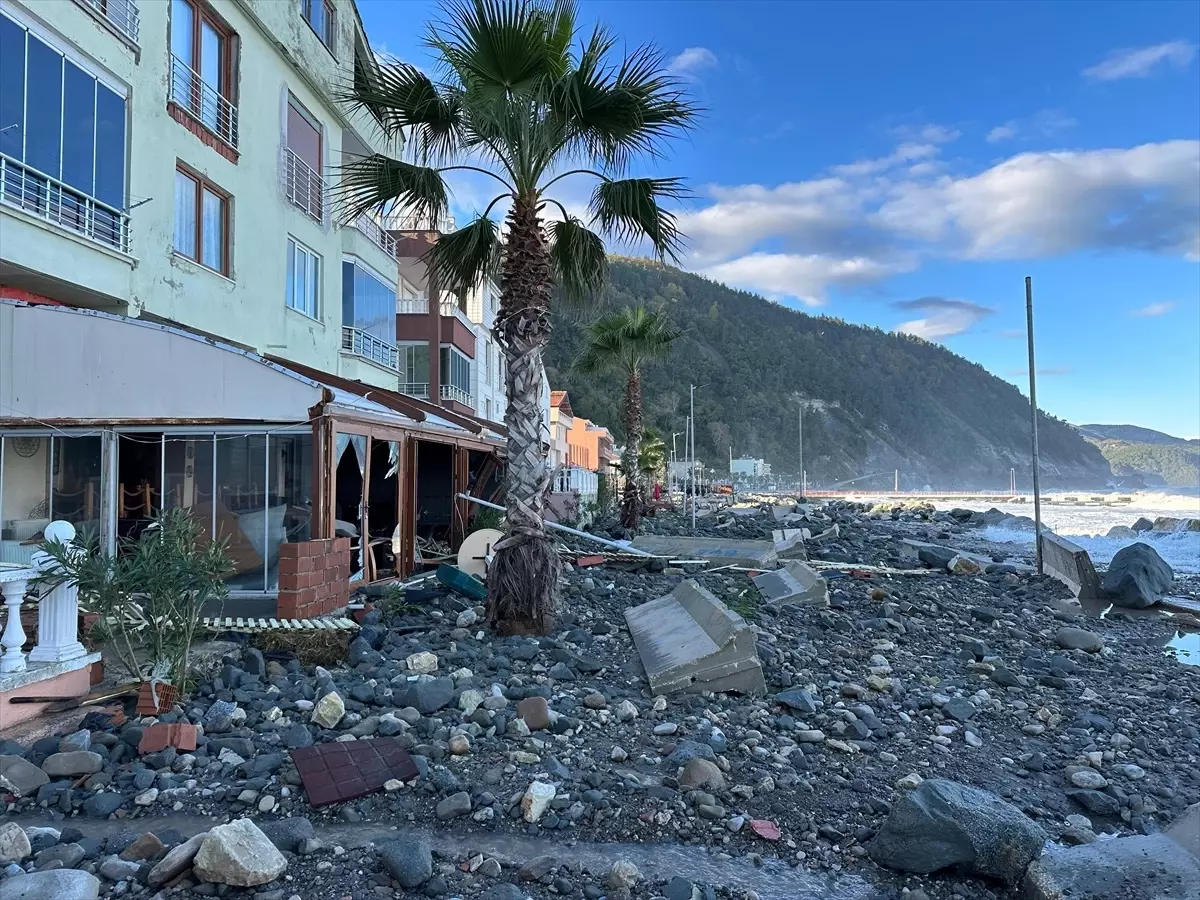 Sinop'un Ayancık ilçesinde şiddetli fırtına hasara yol açtı