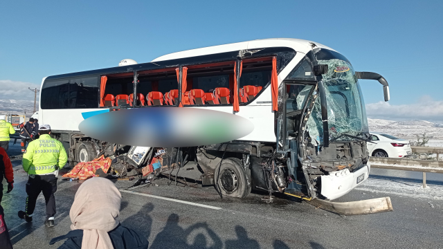 Sivas'ın Yıldızeli ilçesinde otobüs kazası: 1 ölü, çok sayıda yaralı