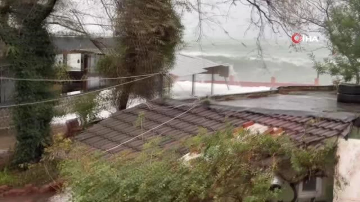 Tirebolu\'da fırtına ve dev dalgaların yol açtığı hasar