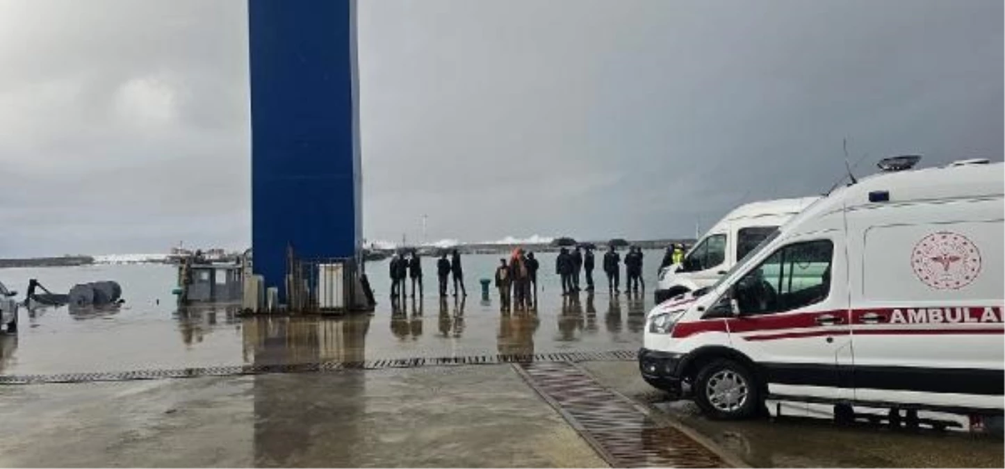 Trabzon\'da dev dalgalar askerleri tehdit etti