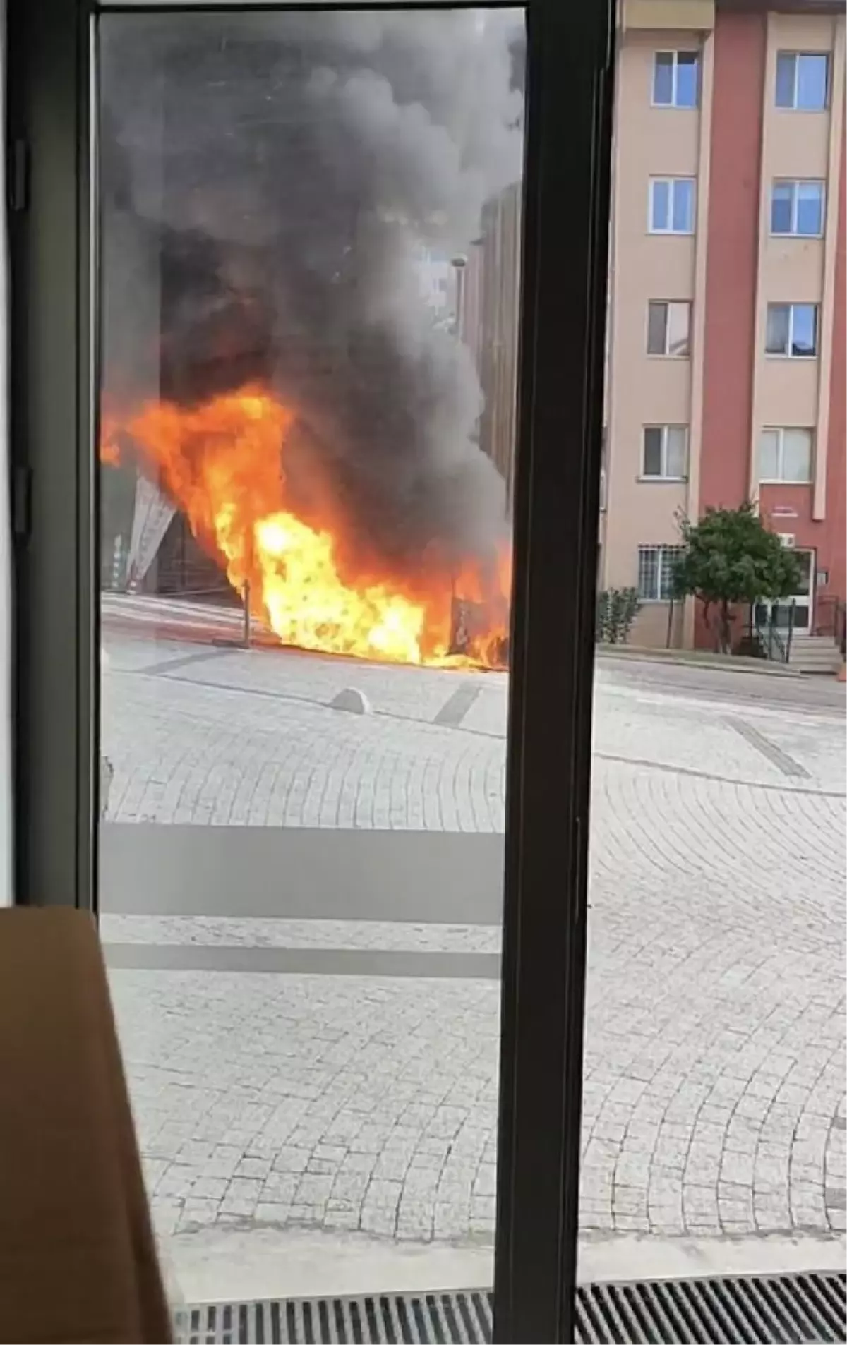 Üsküdar\'da otomobil yangını