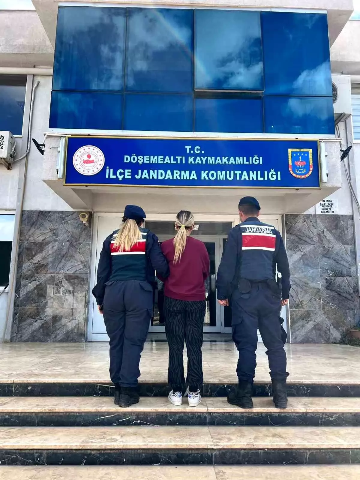 Antalya\'da 63 yıl hapis cezası ile aranan zanlı yakalandı