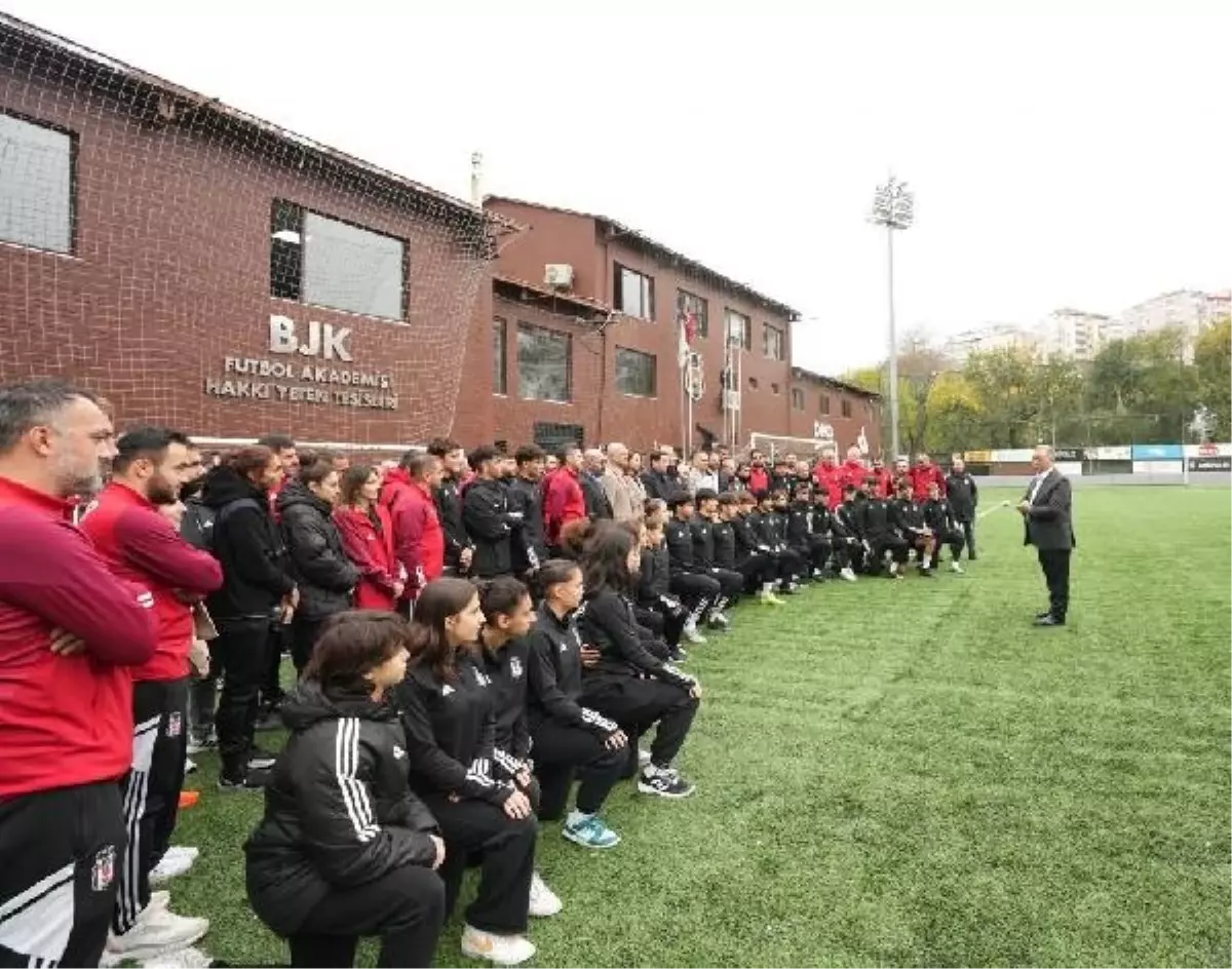 Ahmet Nur Çebi, BJK Fulya Hakkı Yeten Tesisleri\'ne veda ziyareti gerçekleştirdi