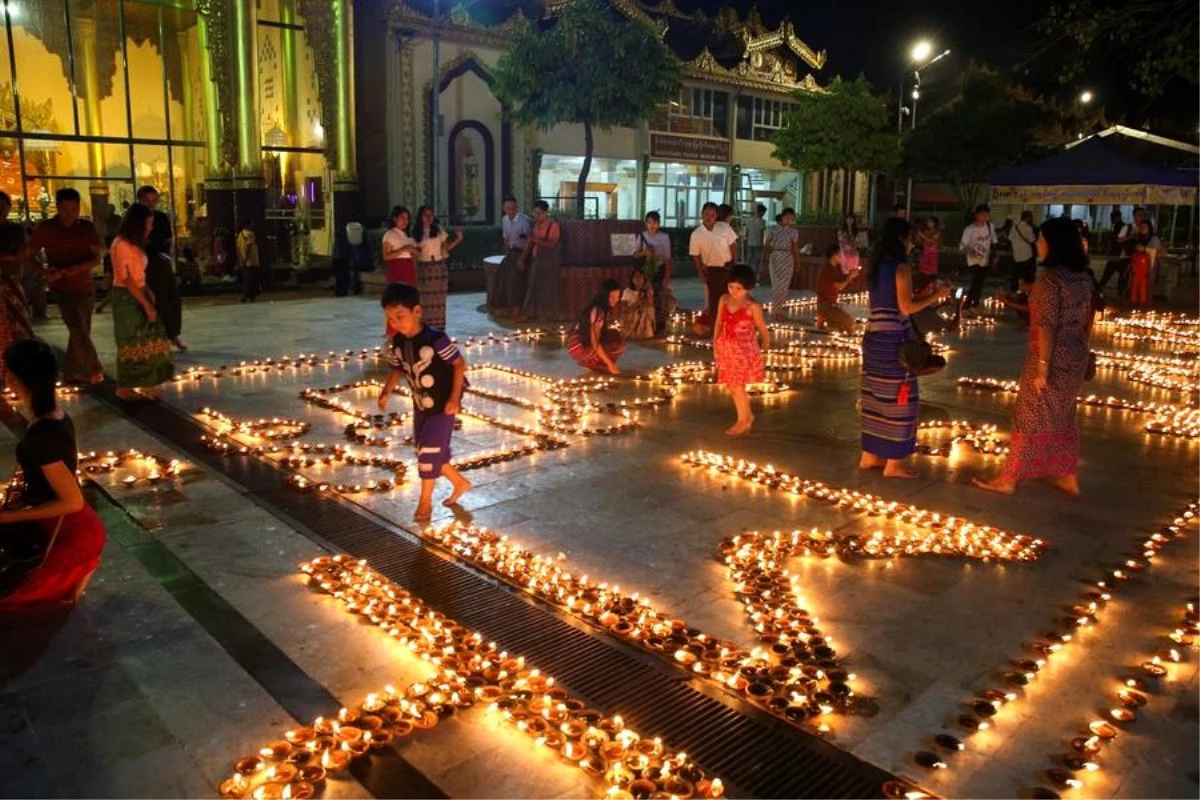 Albüm: Myanmar\'da Kutlanan Işık Festivali Renkli Görüntülere Sahne Oldu