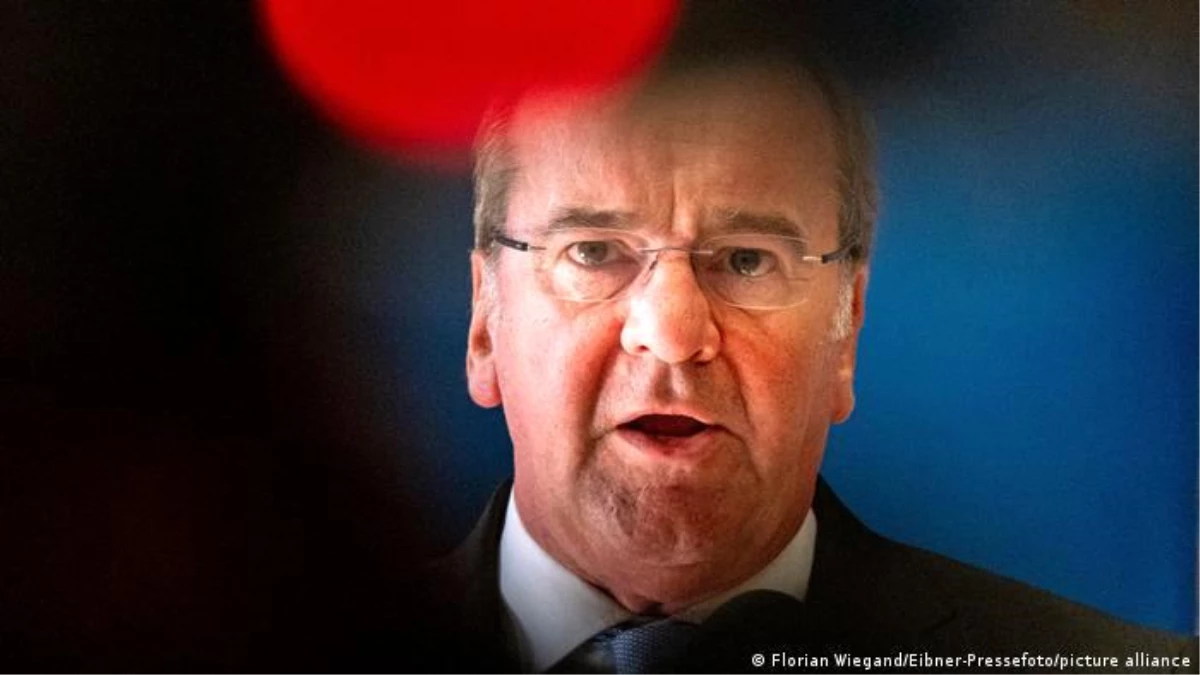 Almanya Savunma Bakanı: Trump\'ın ikinci kez başkan seçilmesi felaket olur