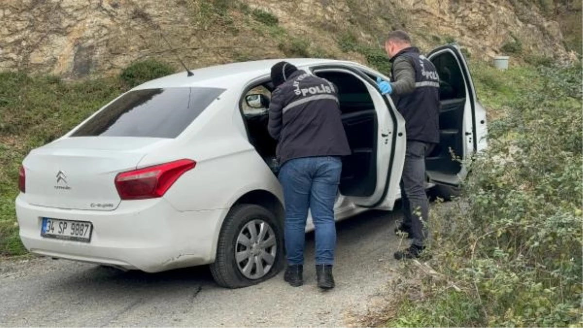 Arnavutköy\'de terk edilmiş otomobilde silahlı saldırı bağlantısı şüphesi