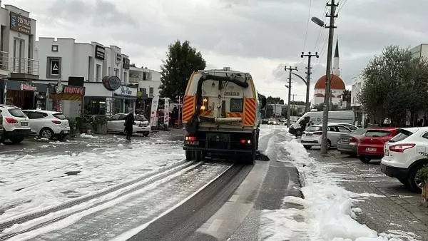 Bodrum'da yollardaki beyaz köpük merak uyandırdı