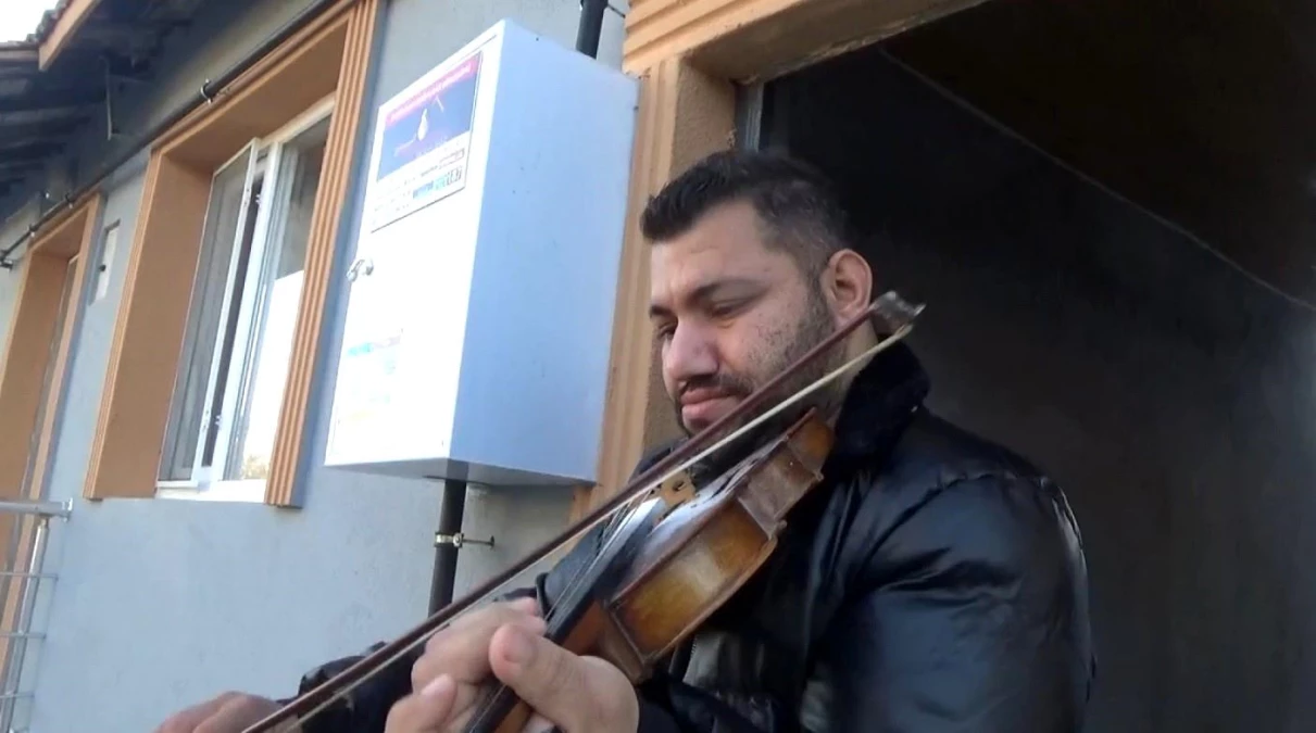 Müzisyen Hüseyin Uygun, Doğal Gazın Açılışını Keman Çalarak Kutladı