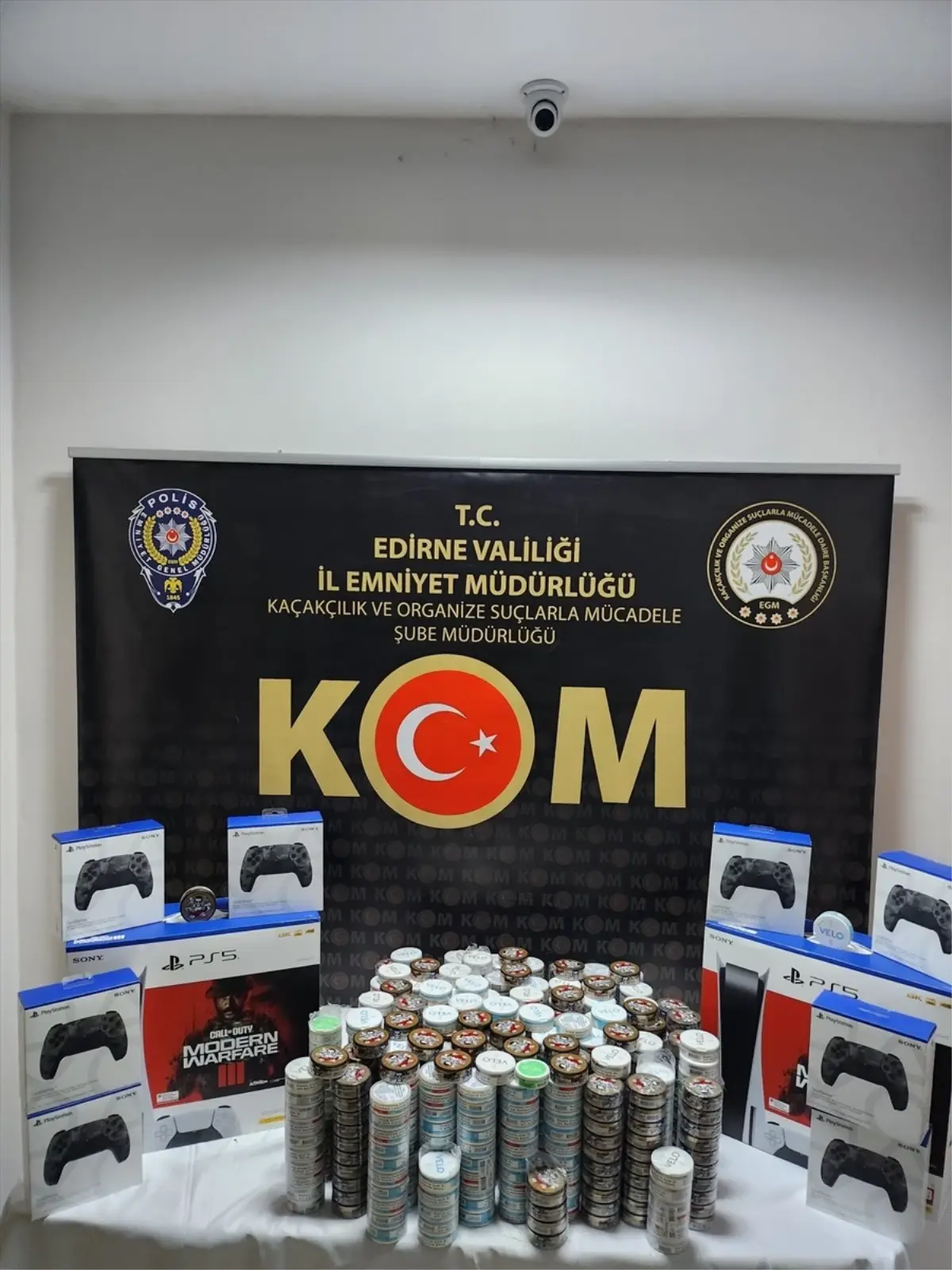 Edirne\'de Polis Ekipleri Tarafından Çok Sayıda Gümrük Kaçağı Ürün Ele Geçirildi