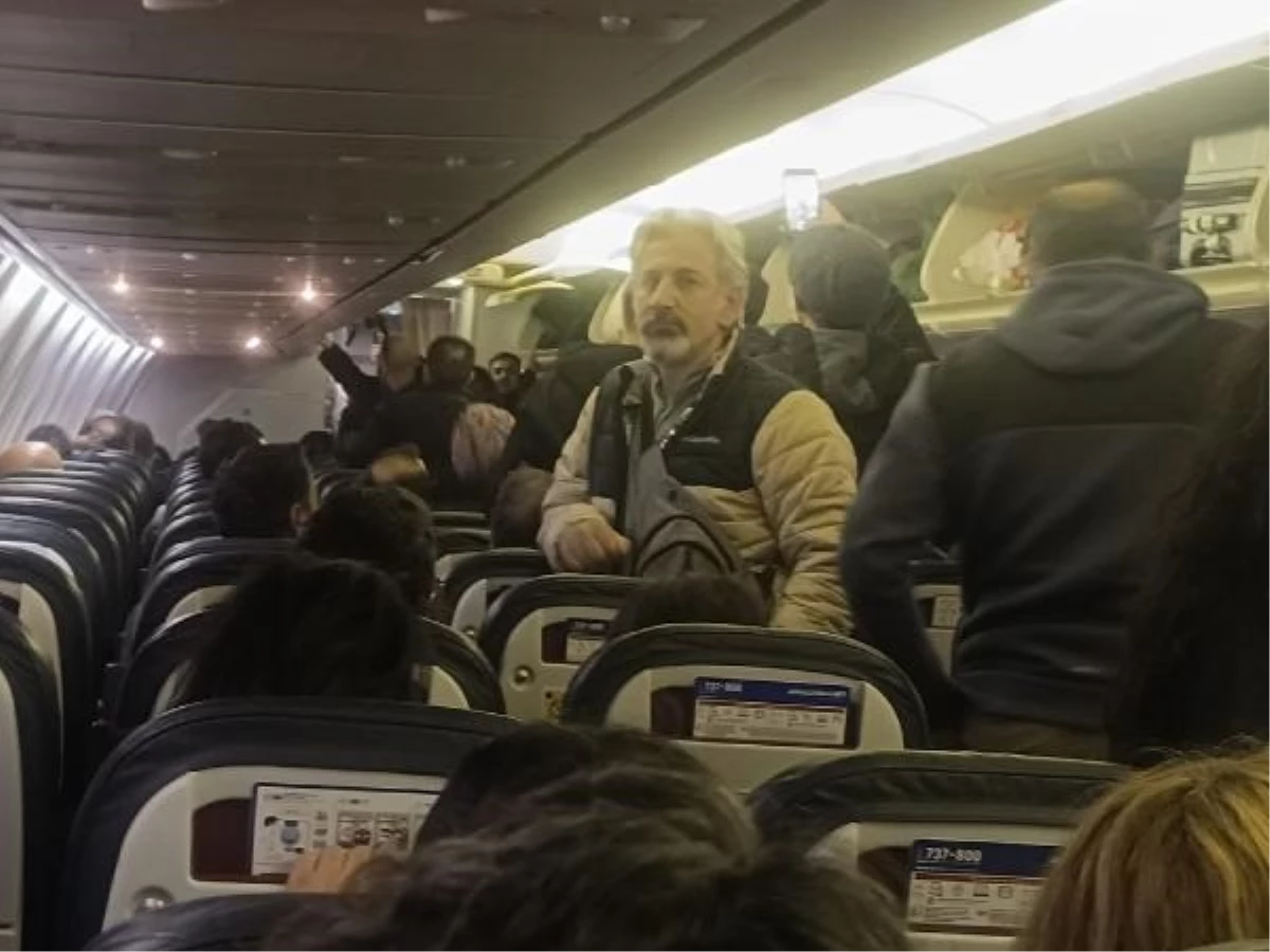 AnadoluJet Uçağı Zorunlu İniş Yaptı, Yolcuların Panik Anları Kamerada