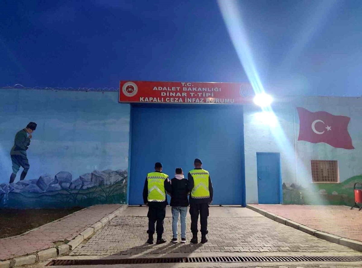 Afyonkarahisar\'da hırsızlık suçundan aranan 3 şahıs yakalandı