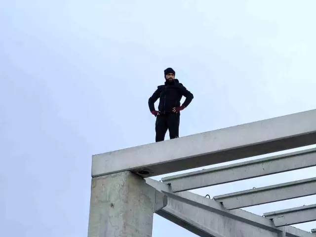 İnegöl'de Fabrika İnşaatında Para İsteyen Şahıs Dövizleri Yırttı İnegöl'de Fabrika İnşaatında Para İsteyen Şahıs Dövizleri Yırttı