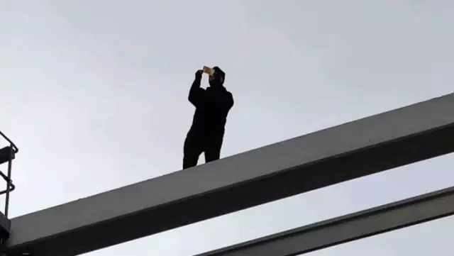 İnegöl'de Fabrika İnşaatında Para İsteyen Şahıs Dövizleri Yırttı İnegöl'de Fabrika İnşaatında Para İsteyen Şahıs Dövizleri Yırttı