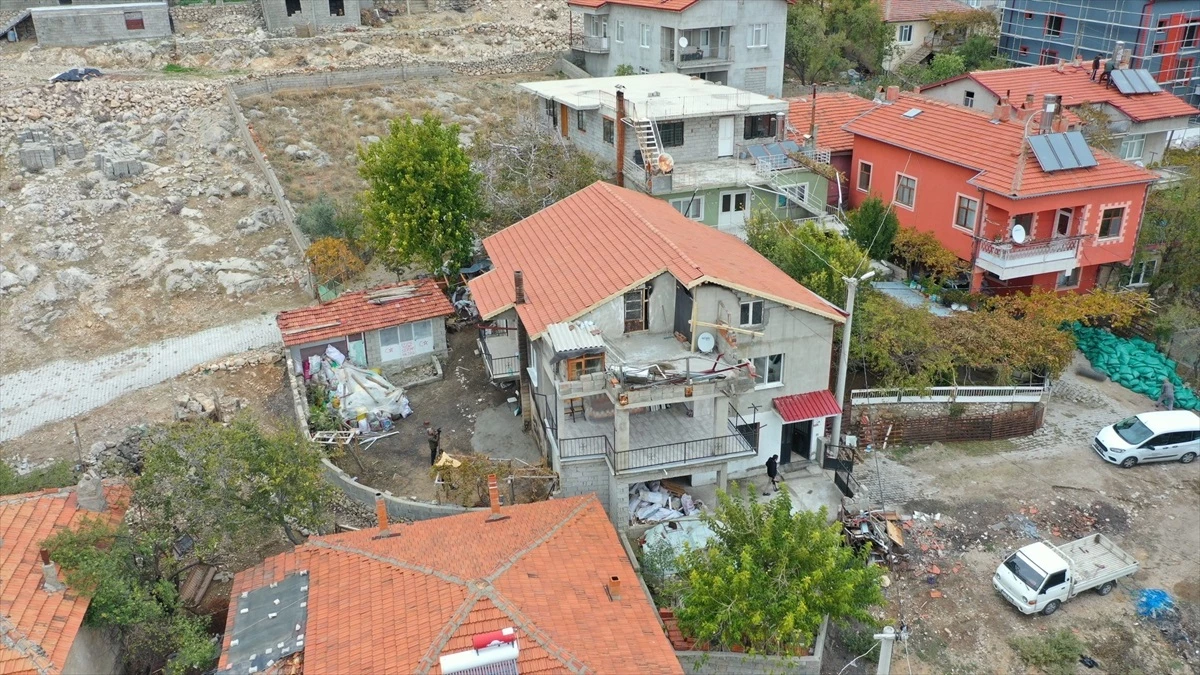 Isparta\'da yangında hasar gören evin çatısı onarıldı