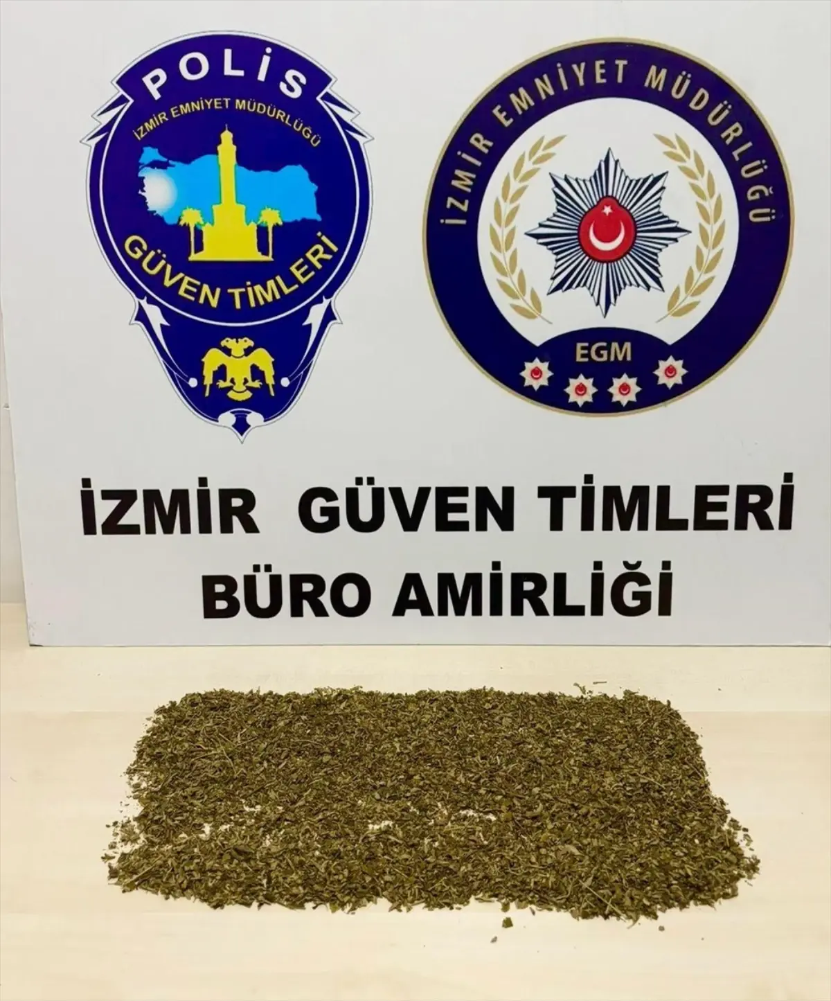 İzmir\'de Uyuşturucu Operasyonu: Zanlı Gözaltına Alındı