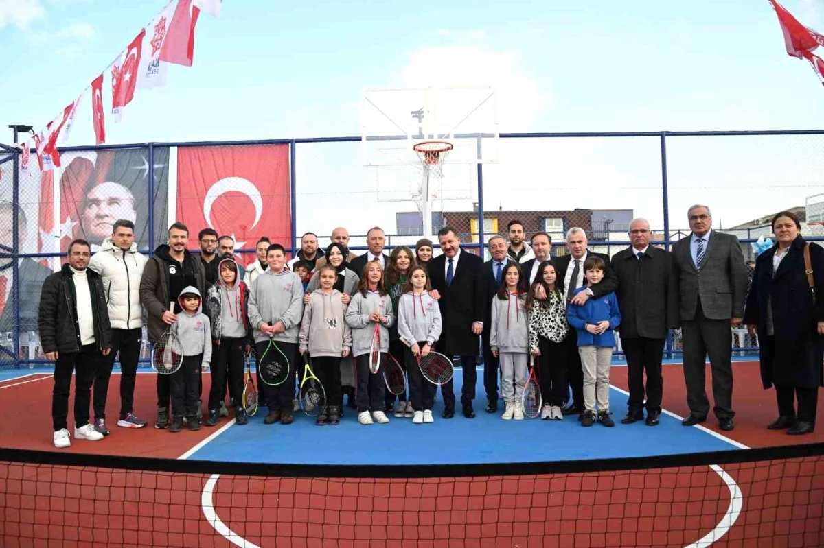 Karesi Belediyesi Maltepe Mahallesi Semt Spor Sahası\'nı açtı