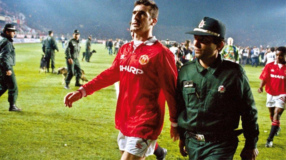Manchester United\'ın efsanevi kaptanı Bryan Robson: 1993\'te İstanbul\'daki Galatasaray maçı kariyerimin en ürkütücü atmosferiydi