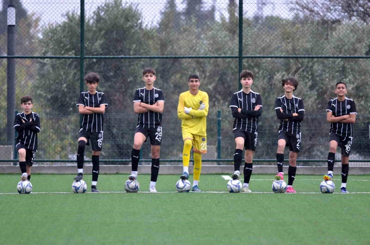 Manisa Futbol Kulübü U14 Takımı\'ndan 7 Futbolcu Genç Milli Takım Seçmelerine Davet Edildi