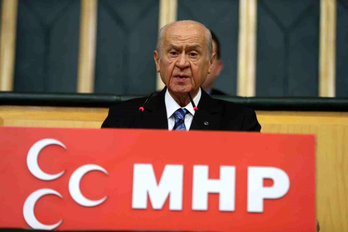 MHP Genel Başkanı Devlet Bahçeli: "CHP Genel Başkanı\'na tavsiyem uydur kaydır bir kurultay yapıp ya HEDEP\'i içlerine almaları ya da derhal HEDEP\'e...