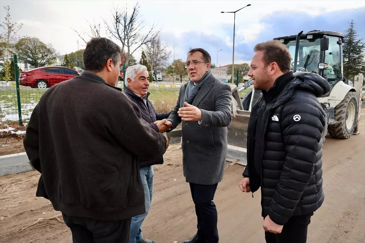 Nevşehir Belediye Başkanı Mehmet Savran, Yeni Oto Galericiler Sitesi'nde yol yenileme çalışmalarını inceledi