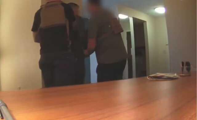 Pentagon yetkilisi, hayat kadını kılığına giren kadın polise cinsel ilişki için para verdiği sırada suçüstü yakalandı