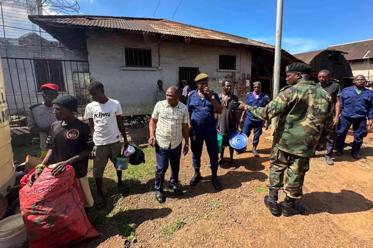 Sierra Leone\'de hapishanelere silahlı baskın: 2 bin mahkum kaçtı