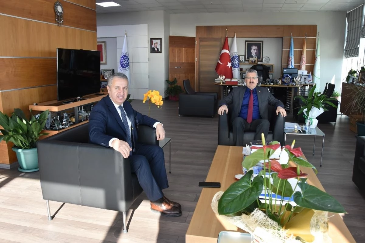 Tekirdağ Valisi Recep Soytürk, Trakya Kalkınma Ajansı Genel Sekreteri Mahmut Şahin\'i ziyaret etti