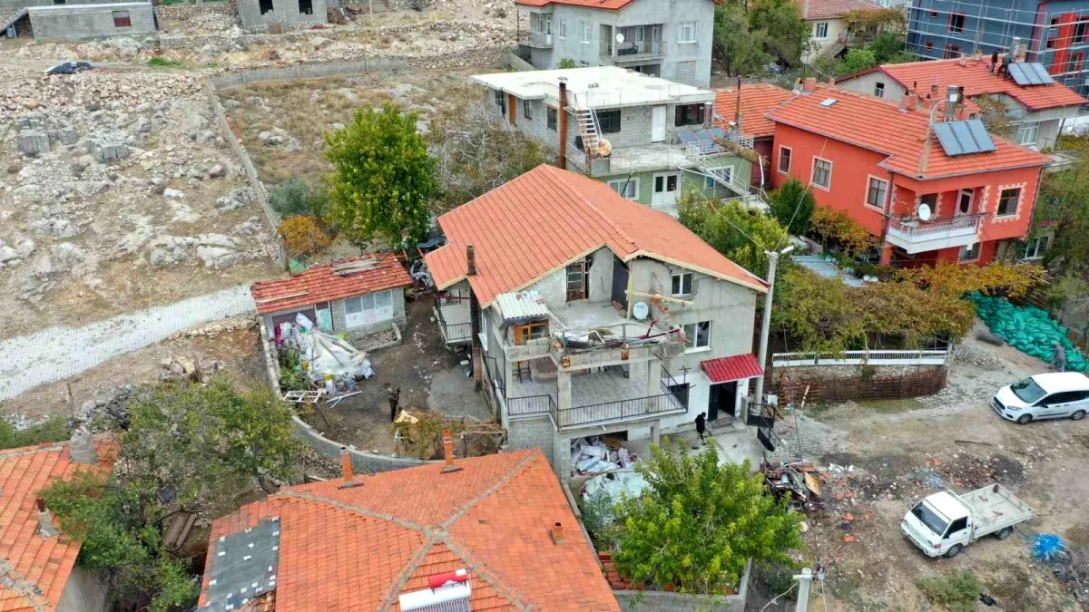 Isparta Belediyesi, yangında zarar gören evi tamir etti