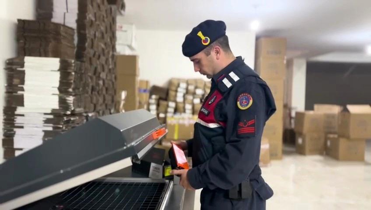 Tekirdağ\'da Ünlü Markaların Taklidiyle Satılan Toner Malzemeleri Ele Geçirildi