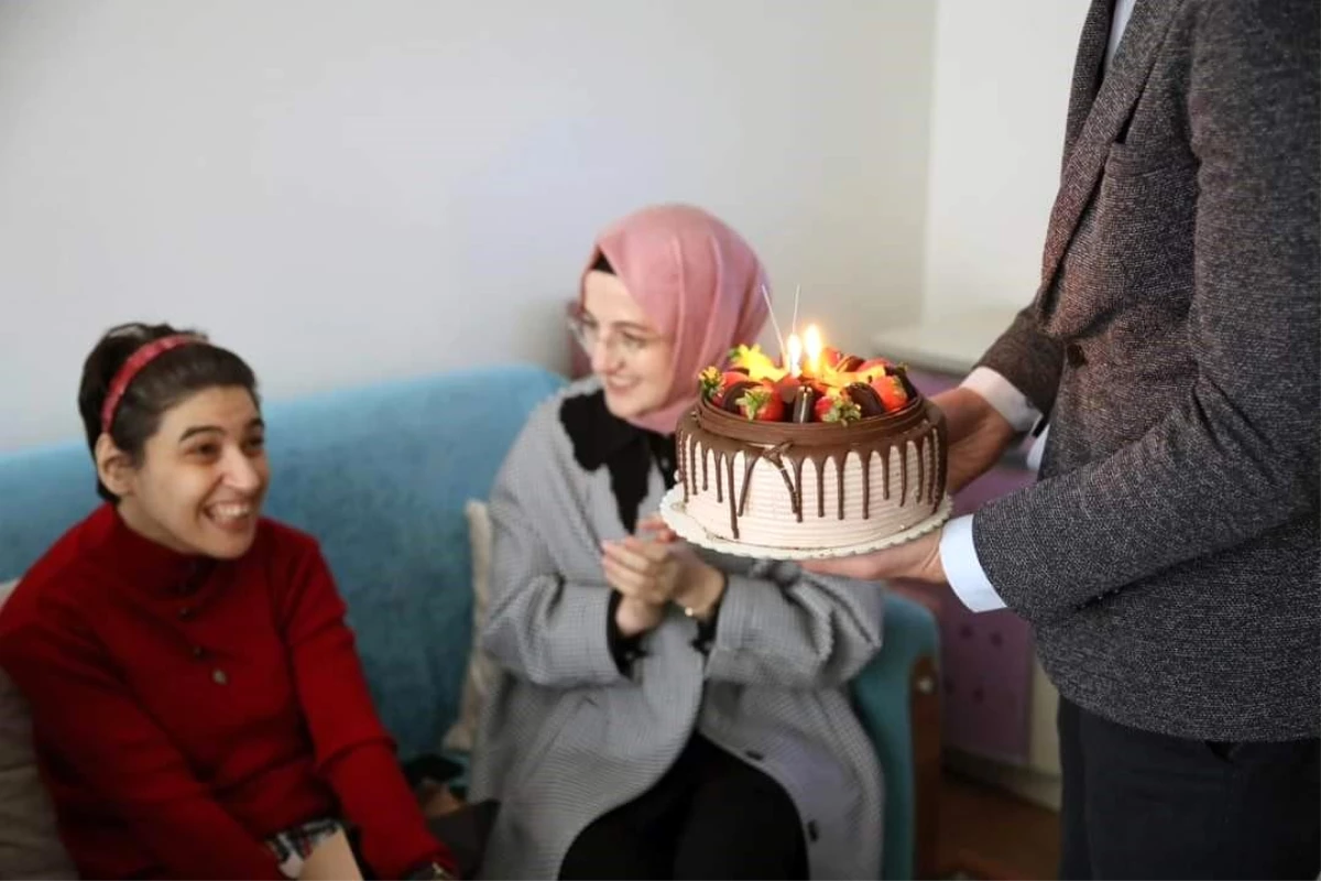 Akyurt Belediye Başkanı Nagihan Kargel\'e sürpriz doğum günü kutlaması yaptı