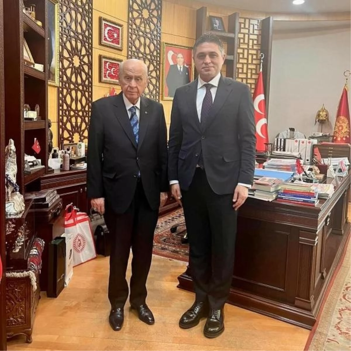 Aliağa Belediye Başkanı Serkan Acar, MHP Genel Merkezinde aday adaylığı başvurusunda bulundu