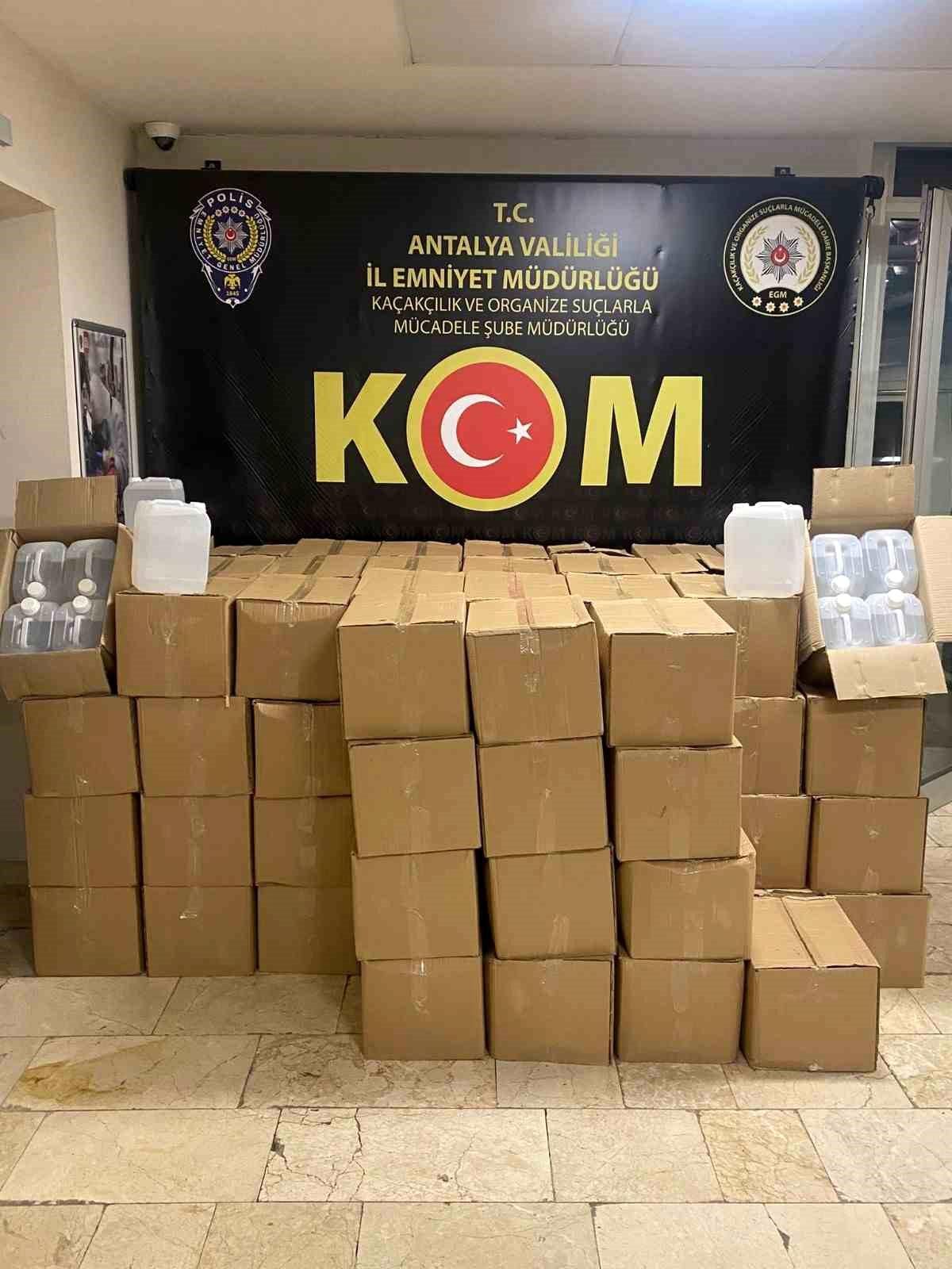 Antalya\'da 7 Bin Litre Kaçak Alkol Ele Geçirildi