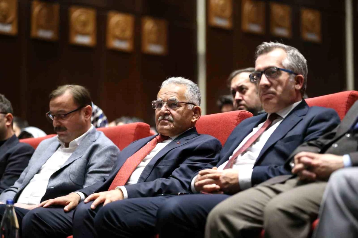 Kayseri Büyükşehir Belediye Başkanı Dr. Memduh Büyükkılıç, Mustafa Asım Köksal paneline katıldı