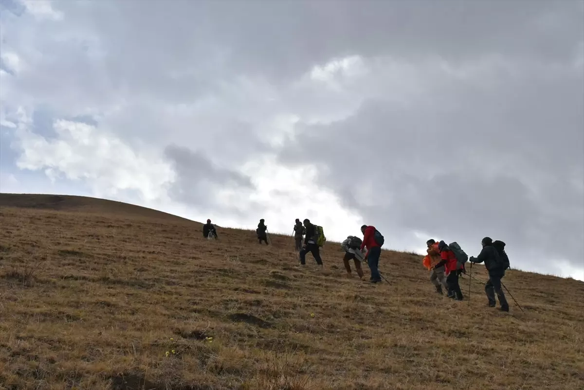 TDF Kars İl Temsilciliği, dağcılar için tanıtım tabelası dikmeye başladı