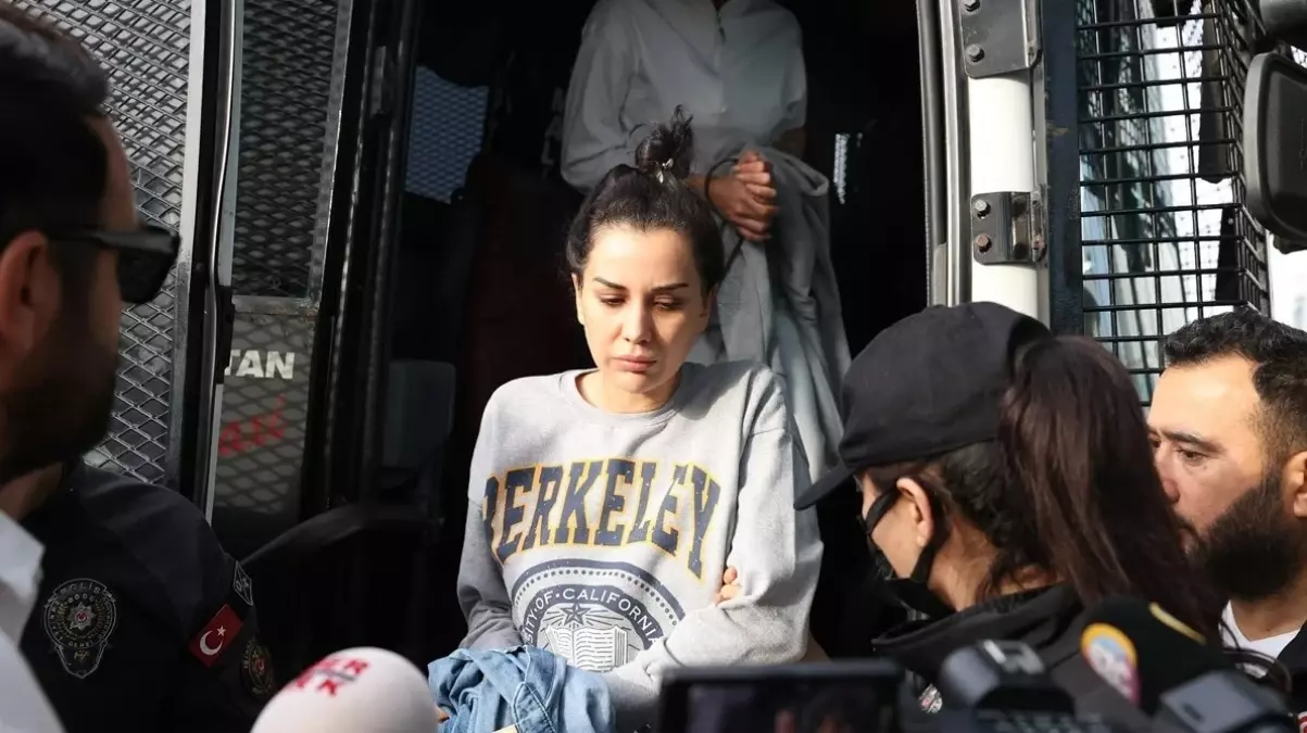 Dilan Polat cezaevindeki günlerinin nasıl geçtiğiniz anlattı: İbadet edip düşünüyorum