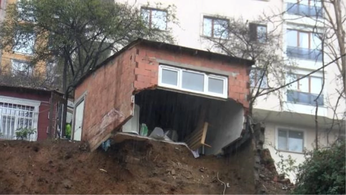 İstanbul\'da yoğun yağış nedeniyle istinat duvarı çöktü