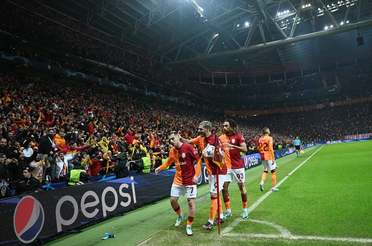 Galatasaray, UEFA Şampiyonlar Ligi A Grubu\'nun 5. haftasında konuk ettiği İngiltere temsilcisi Manchester United ile 3-3 berabere kaldı.